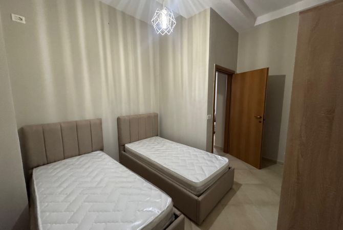 Shtepi me qera Apartament ne Tirane, 2+1, Mobilimi E mobiluar, Pagesa 300  Euro.