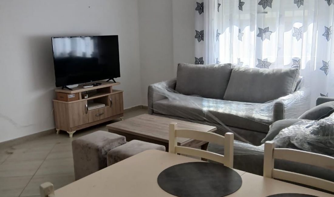 Shtepi me qera Apartament ne Tirane, 2+1, Mobilimi E mobiluar, Pagesa 500  Euro.
