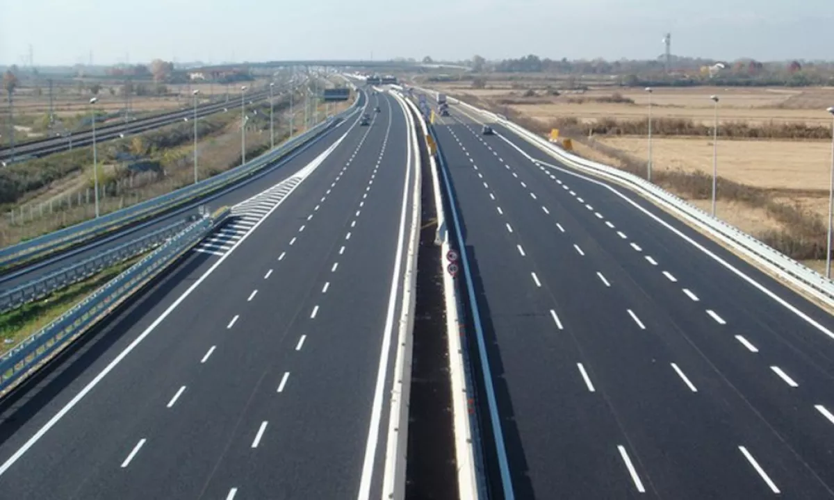 JEPET ME QERA KAPANON BUZE AUTOSTRADES TIRANE DURRES 