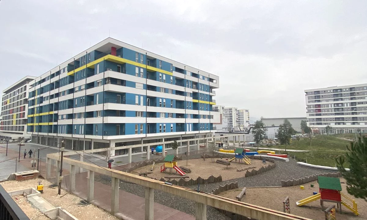 Shtepi ne shitje Apartament ne Tirane, 2+1, Mobilimi Bosh, pa mobiluar, Pagesa 94,700  Euro.