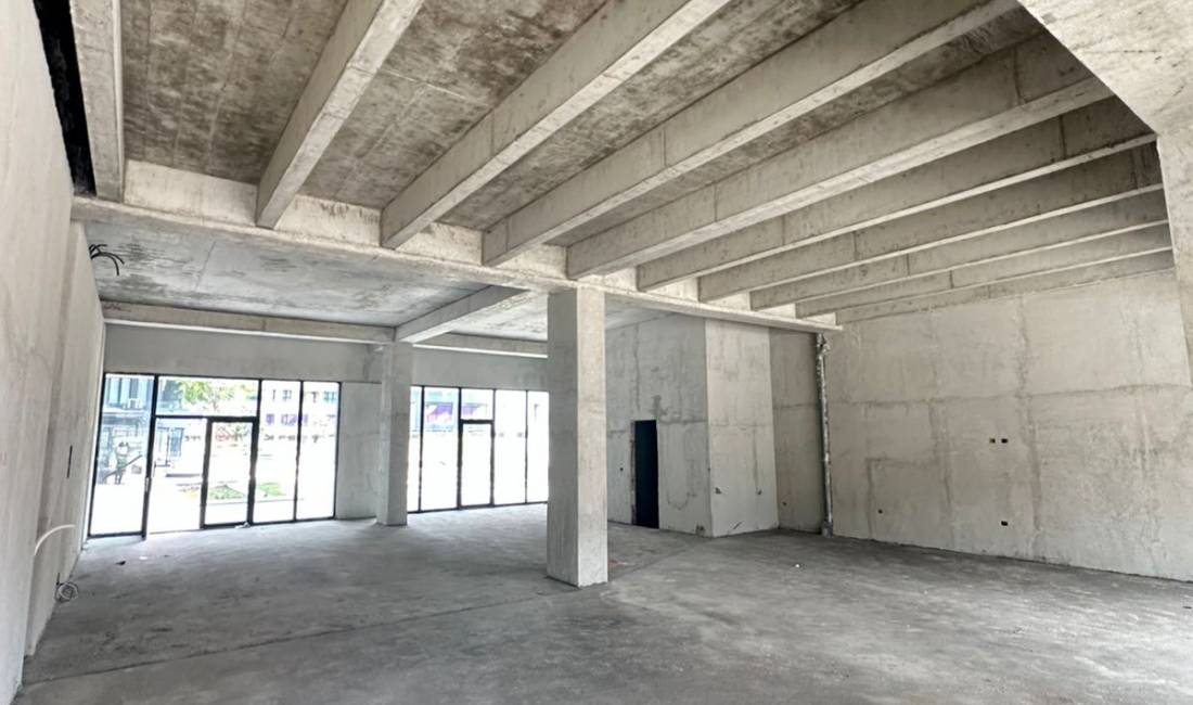 Jepet me qera ambient open space,200 m2,Kompleksi Arlis.