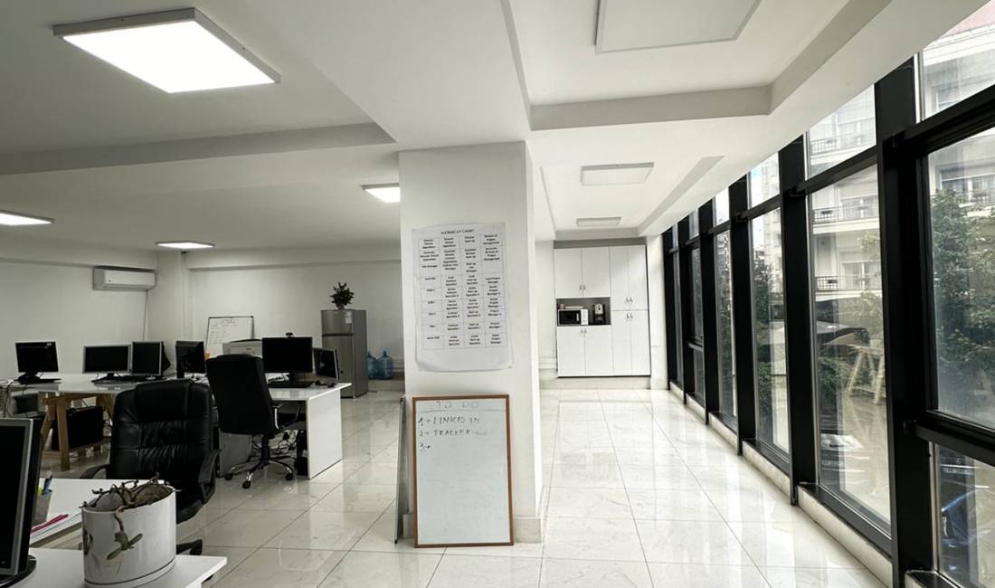 Ambient biznesi Open Space per qera,129 m2,Turdiu Center te 9 Katshet.