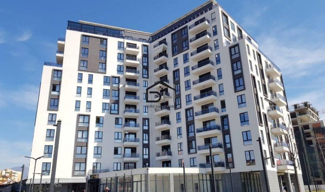 Ambient biznesi per qera,117 m2 me fasad xhami,Kompleksi Turdiu.