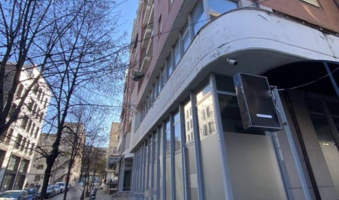 Shitet dyqan me hipoteke, 65 m2,prane Juridikut