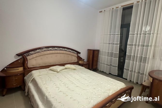 Shtepi me qera Apartament ne Tirane, 1+1, Mobilimi E mobiluar, Pagesa 400  Euro.