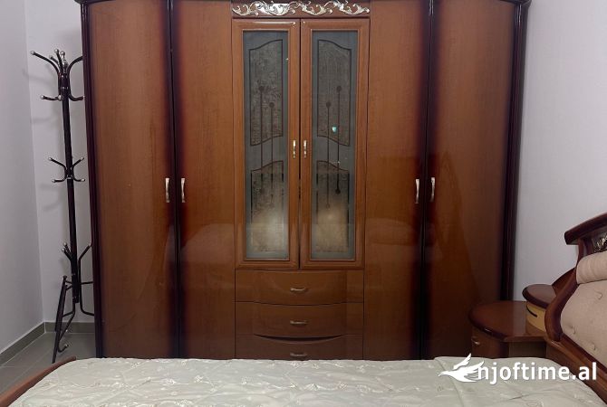 Shtepi me qera Apartament ne Tirane, 1+1, Mobilimi E mobiluar, Pagesa 400  Euro.