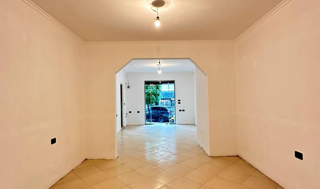 Jepet ambjent biznesi me qera.