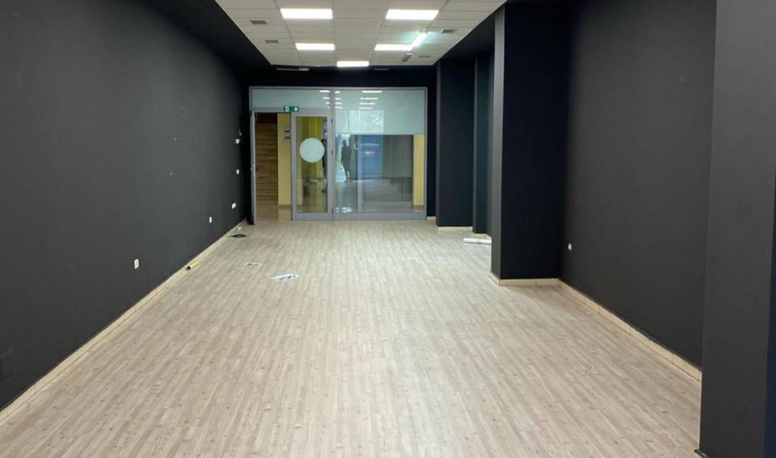 Ambient biznesi per qera,fasade xhami,Condor Center,Rruga e Kavajes