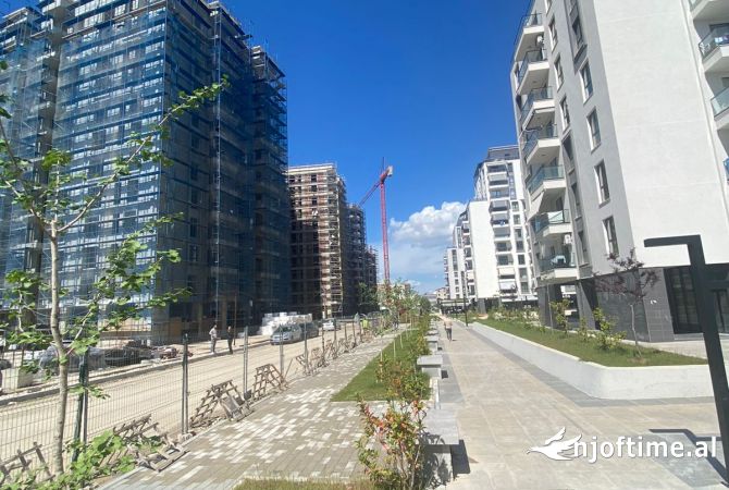 Ambiente Commerciale in Vendita 4+1 a Tirana - 20,000 Euro