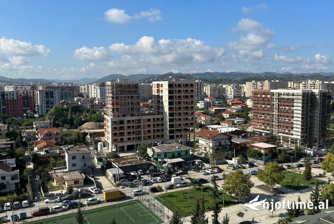 Ambiente Commerciale in Vendita 4+1 a Tirana - 20,000 Euro