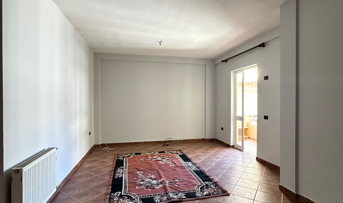 Shtepi me qera Apartament ne Tirane, 2+1, Mobilimi Bosh, pa mobiluar, Pagesa 450  Euro.