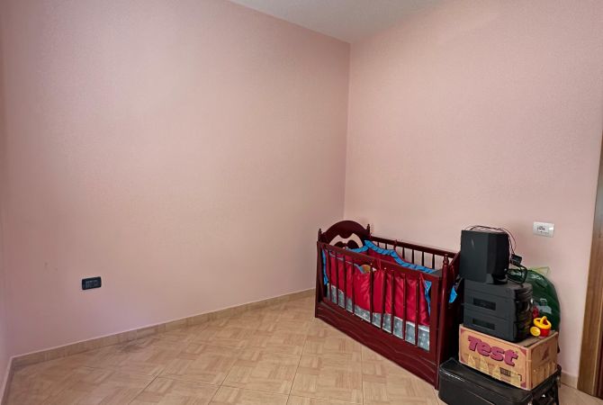 Shtepi me qera Apartament ne Tirane, 2+1, Mobilimi Bosh, pa mobiluar, Pagesa 450  Euro.