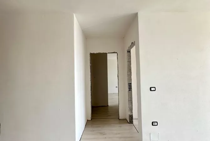 Shtepi ne shitje Apartament ne Tirane, 2+1, Mobilimi Bosh, pa mobiluar, Pagesa 190,000  Euro.