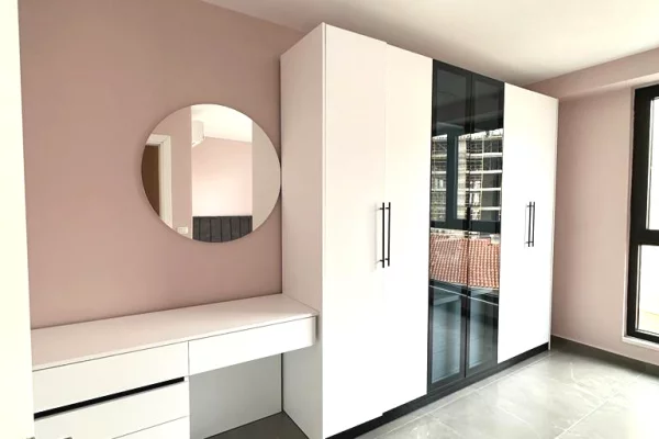 Shtepi ne shitje Apartament ne Tirane, 2+1, Mobilimi E mobiluar, Pagesa 180,000  Euro.