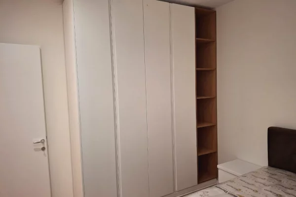 Shtepi me qera Apartament ne Tirane, 3+1, Mobilimi E mobiluar, Pagesa 1,100  Euro.