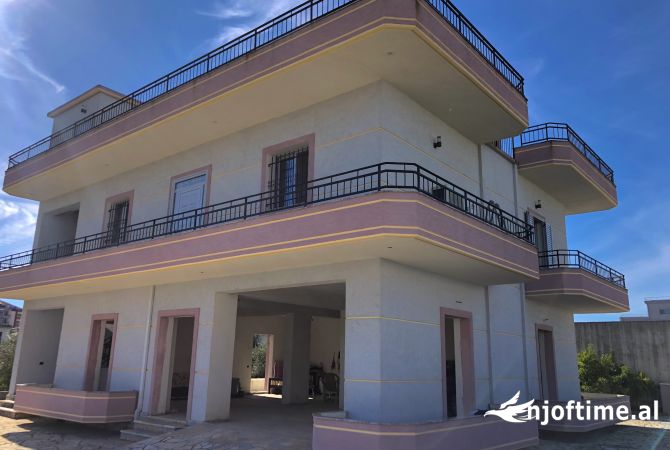 Shtepi ne shitje Shtepi Private ne Fier, 3+1, Mobilimi E mobiluar, Pagesa 500,000  Euro.