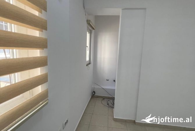 Ambiente Commerciale in Affitto 3+1 a Tirana - 850 Euro