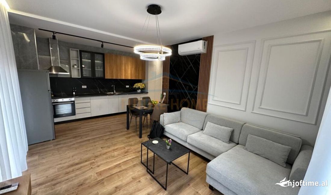Shtepi ne shitje Apartament ne Tirane, 1+1, Mobilimi E mobiluar, Pagesa 196,000  Euro.