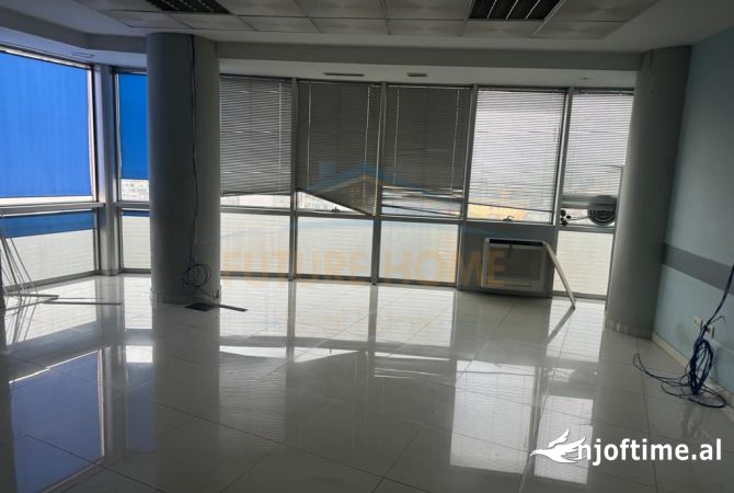 Qira, Ambient Biznesi, Selvia