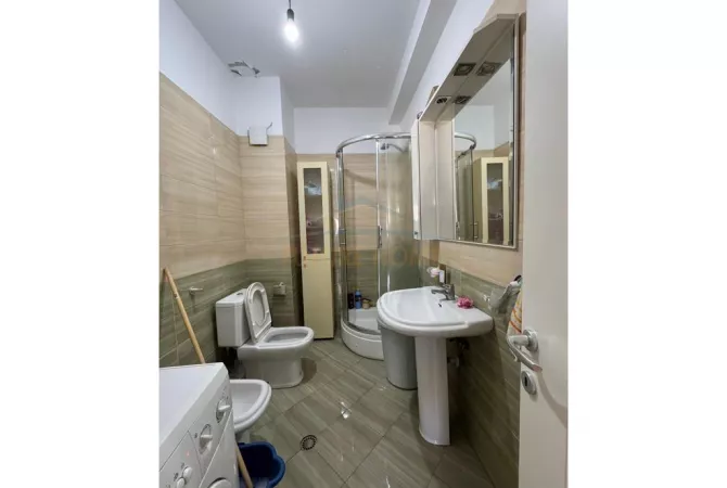 Shtepi me qera Apartament ne Tirane, 2+1, Mobilimi E mobiluar, Pagesa 450  Euro.