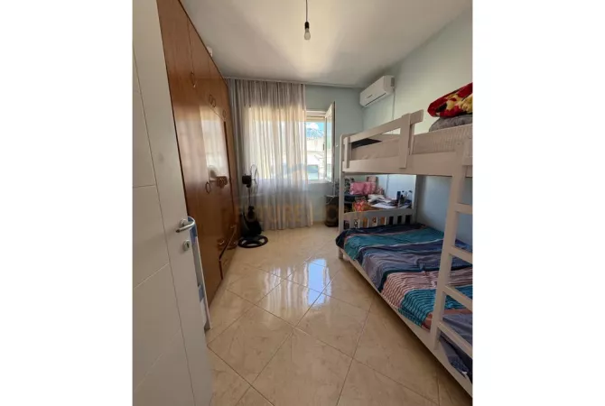 Shtepi me qera Apartament ne Tirane, 2+1, Mobilimi E mobiluar, Pagesa 450  Euro.