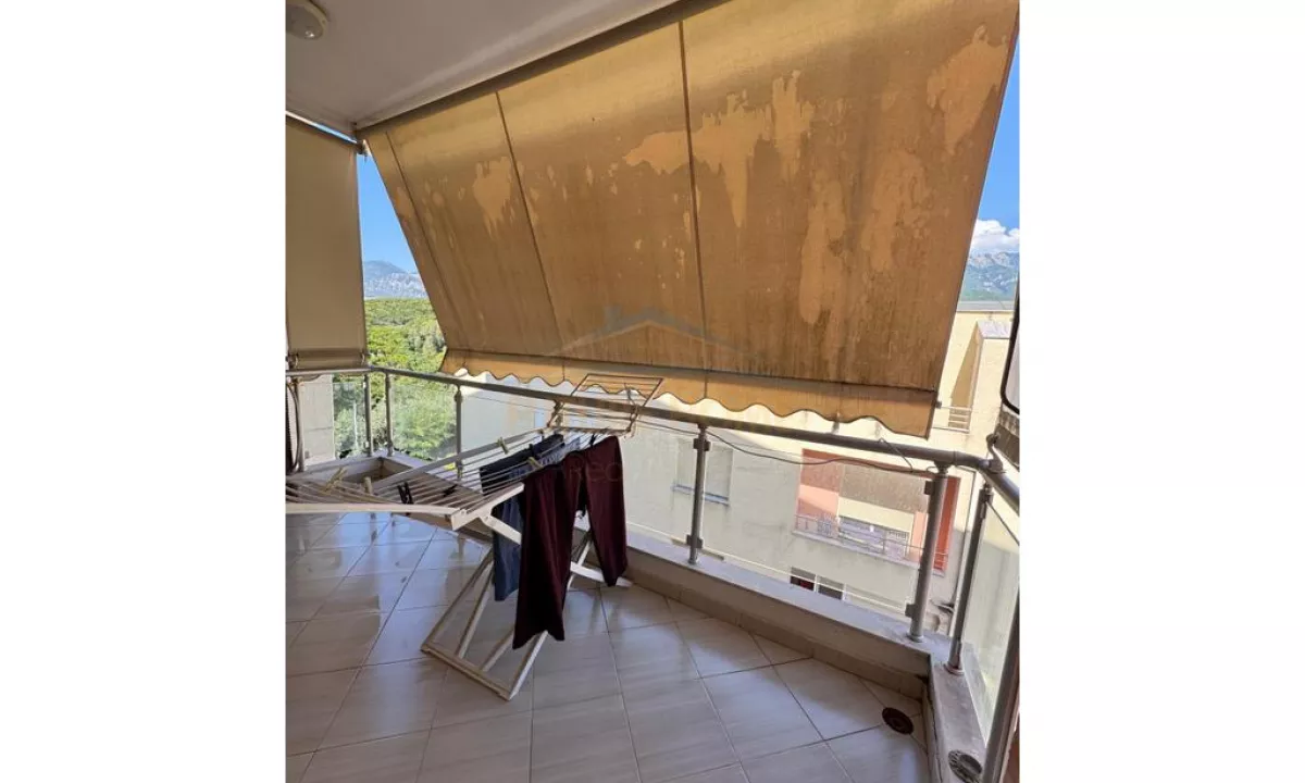 Shtepi me qera Apartament ne Tirane, 2+1, Mobilimi E mobiluar, Pagesa 450  Euro.