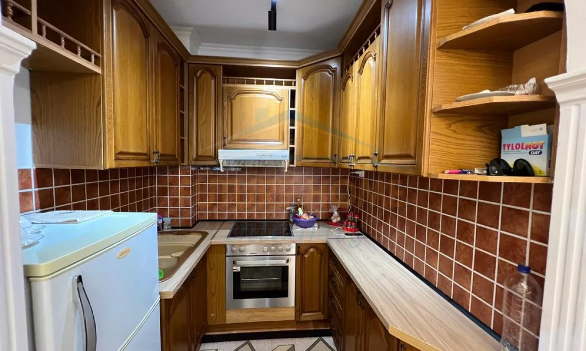 Shtepi ne shitje Apartament ne Tirane, 1+1, Mobilimi E mobiluar, Pagesa 160,000  Euro.