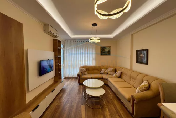 Shtepi ne shitje Apartament ne Tirane, 1+1, Mobilimi E mobiluar, Pagesa 160,000  Euro.