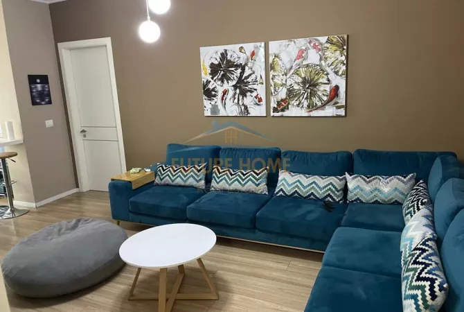 Shitet Apartament 2+1 , Unaza e Re, prane Vila L