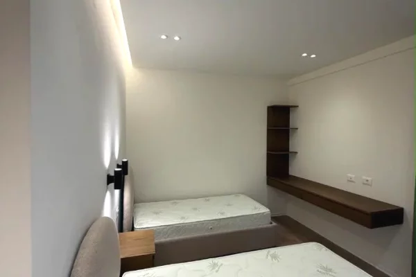 Shtepi me qera Apartament ne Tirane, 3+1, Mobilimi E mobiluar, Pagesa 1,100  Euro.