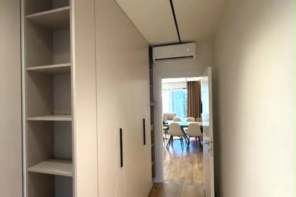 Shtepi me qera Apartament ne Tirane, 3+1, Mobilimi E mobiluar, Pagesa 1,100  Euro.