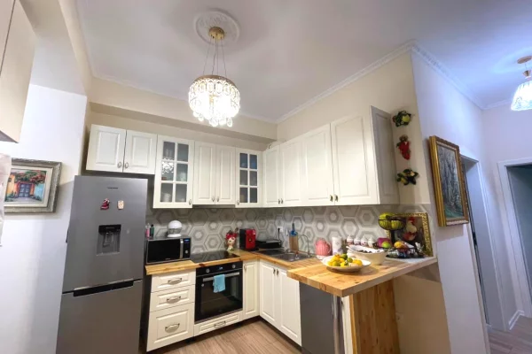 Shtepi ne shitje Apartament ne Tirane, 2+1, Mobilimi E mobiluar, Pagesa 185,000  Euro.