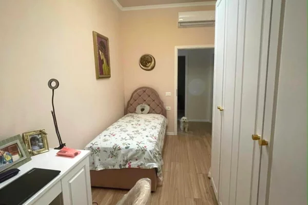 Shtepi ne shitje Apartament ne Tirane, 2+1, Mobilimi E mobiluar, Pagesa 185,000  Euro.