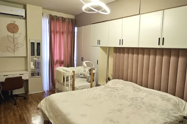 Shtepi me qera Apartament ne Tirane, 2+1, Mobilimi E mobiluar, Pagesa 95,000  Leke.