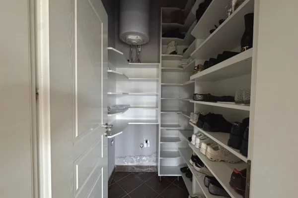 Shtepi ne shitje Apartament ne Tirane, 2+1, Mobilimi E mobiluar, Pagesa 900,000  Euro.