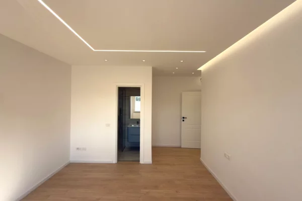 Shtepi ne shitje Apartament ne Tirane, 2+1, Mobilimi Bosh, pa mobiluar, Pagesa 265,000  Euro.