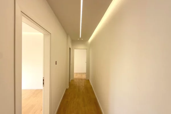 Shtepi ne shitje Apartament ne Tirane, 2+1, Mobilimi Bosh, pa mobiluar, Pagesa 265,000  Euro.