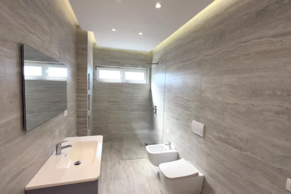 Shtepi ne shitje Apartament ne Tirane, 2+1, Mobilimi Bosh, pa mobiluar, Pagesa 265,000  Euro.