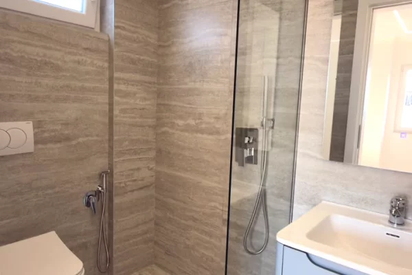 Shtepi ne shitje Apartament ne Tirane, 2+1, Mobilimi Bosh, pa mobiluar, Pagesa 265,000  Euro.