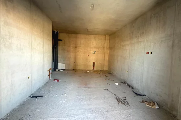 Shtepi ne shitje Apartament ne Tirane, 2+1, Mobilimi Bosh, pa mobiluar, Pagesa 189,100  Euro.