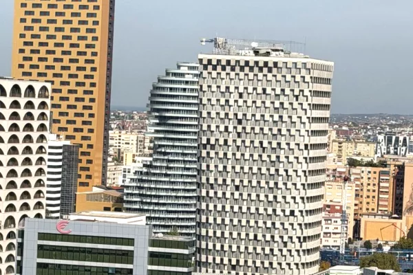 Shtepi me qera Apartament ne Tirane, 2+1, Mobilimi E mobiluar, Pagesa 3,000  Euro.