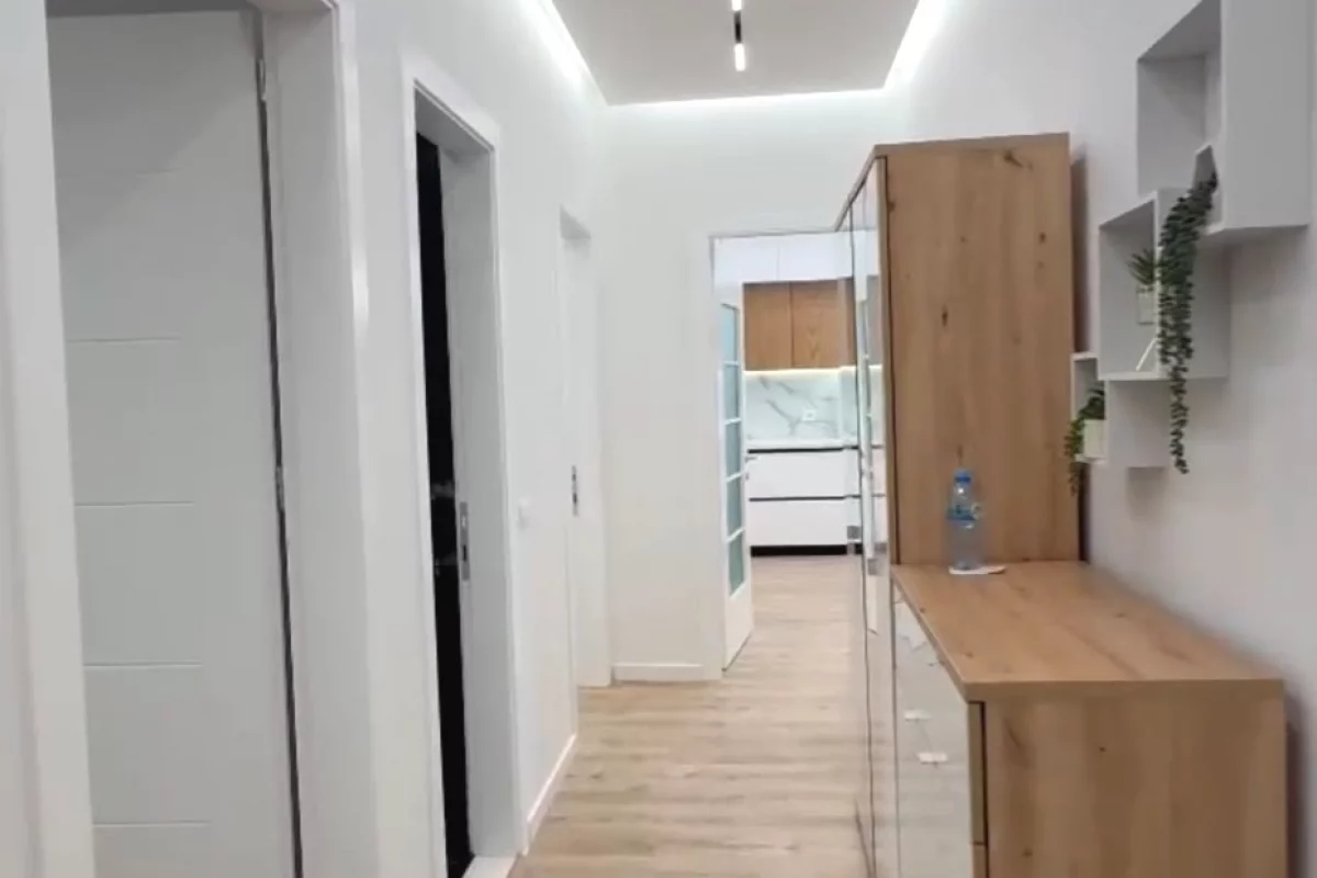 Shtepi ne shitje Apartament ne Tirane, 2+1, Mobilimi E mobiluar, Pagesa 250,000  Euro.
