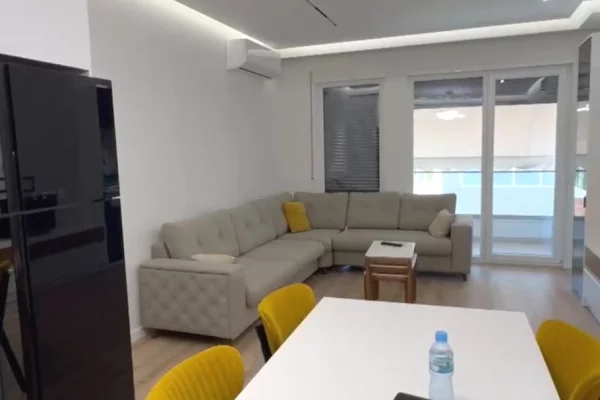 Shtepi ne shitje Apartament ne Tirane, 2+1, Mobilimi E mobiluar, Pagesa 250,000  Euro.