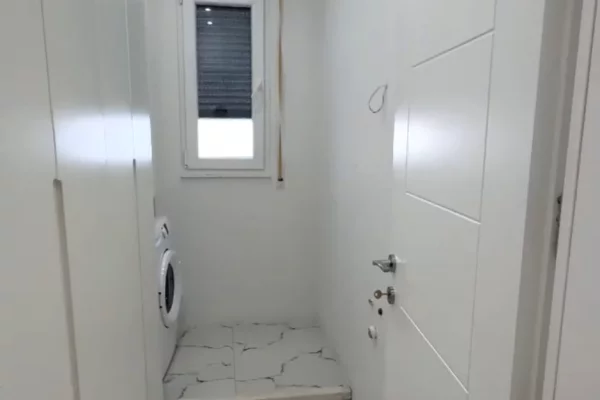 Shtepi ne shitje Apartament ne Tirane, 2+1, Mobilimi E mobiluar, Pagesa 250,000  Euro.