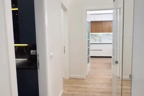 Shtepi ne shitje Apartament ne Tirane, 2+1, Mobilimi E mobiluar, Pagesa 250,000  Euro.