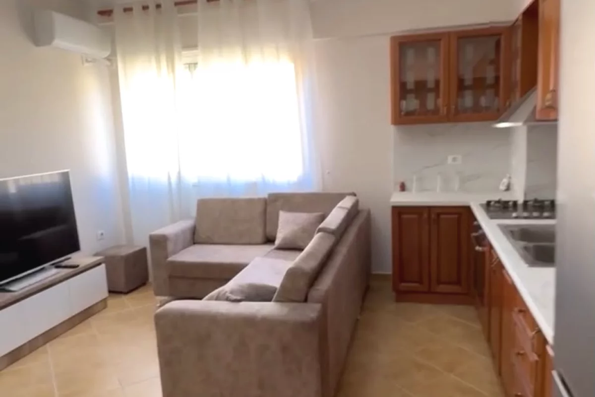 Shtepi ne shitje Apartament ne Tirane, 2+1, Mobilimi E mobiluar, Pagesa 15,200,000  Leke.