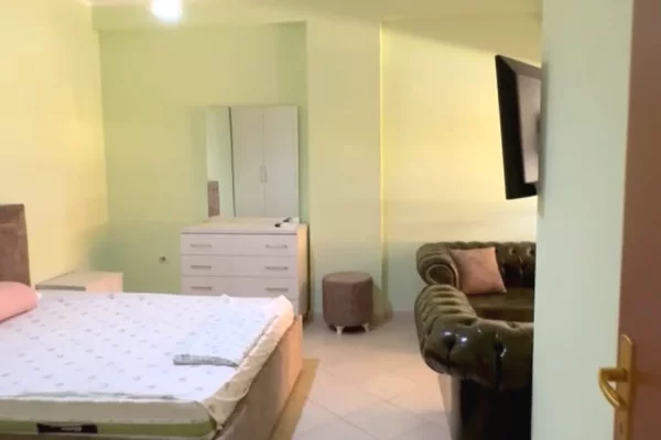 Shtepi ne shitje Apartament ne Tirane, 2+1, Mobilimi E mobiluar, Pagesa 15,200,000  Leke.