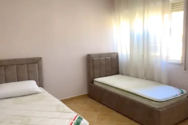 Shtepi ne shitje Apartament ne Tirane, 2+1, Mobilimi E mobiluar, Pagesa 15,200,000  Leke.
