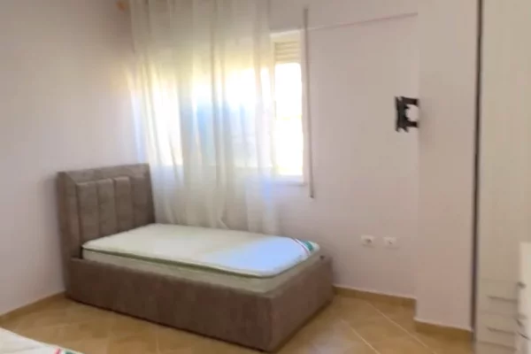 Shtepi ne shitje Apartament ne Tirane, 2+1, Mobilimi E mobiluar, Pagesa 15,200,000  Leke.