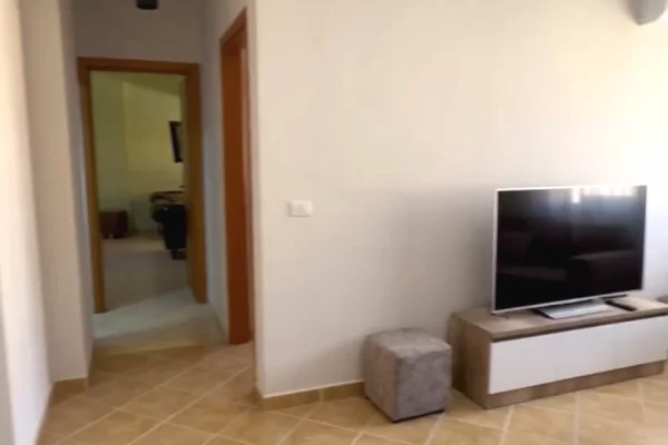 Shtepi ne shitje Apartament ne Tirane, 2+1, Mobilimi E mobiluar, Pagesa 15,200,000  Leke.